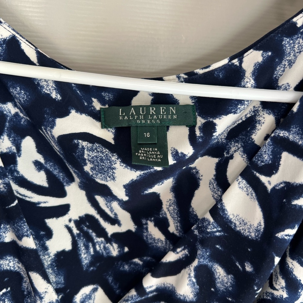 Lauren by Ralph Lauren blue floral stretchy 3/4 sleeve dress. Size 16.